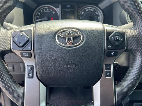 Used 2022 Toyota Tacoma SR5 RWD image 11