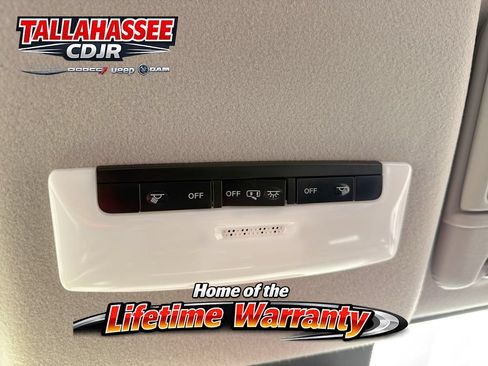 Used 2025 Nissan Versa S w/ Trunk Package FWD image 19