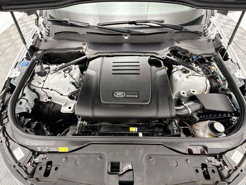 Certified 2025 Land Rover Discovery S image 28