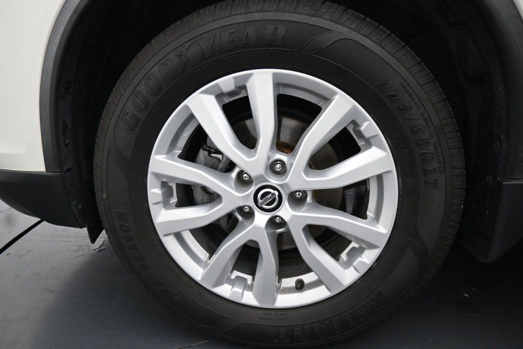 Used 2018 Nissan Rogue SV AWD/4WD image 14