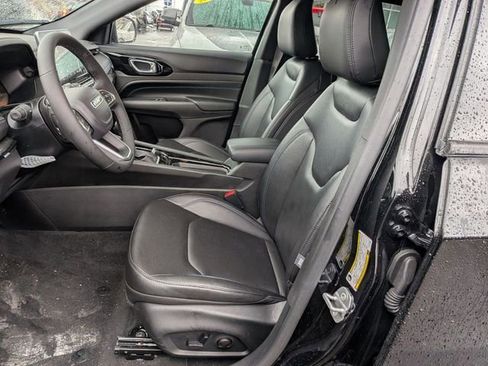 New 2026 Jeep Compass Limited image 9