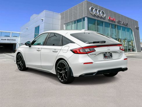 Used 2023 Honda Civic Sport image 2