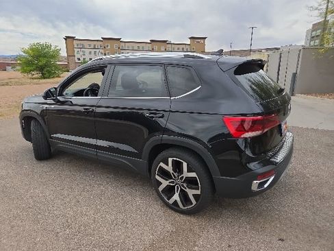 Used 2022 Volkswagen Taos SEL w/ Panoramic Sunroof Package AWD/4WD image 5