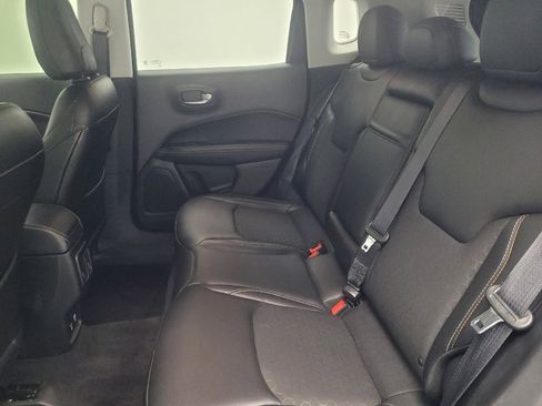 Used 2018 Jeep Compass Latitude w/ Popular Equipment Group FWD image 18