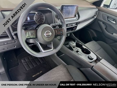 Used 2023 Nissan Rogue SV image 9