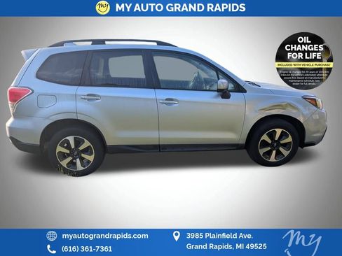 Used 2017 Subaru Forester 2.5i Premium AWD/4WD image 3