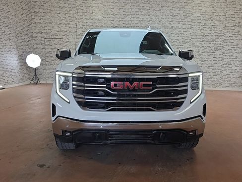 Used 2022 GMC Sierra 1500 SLT image 2
