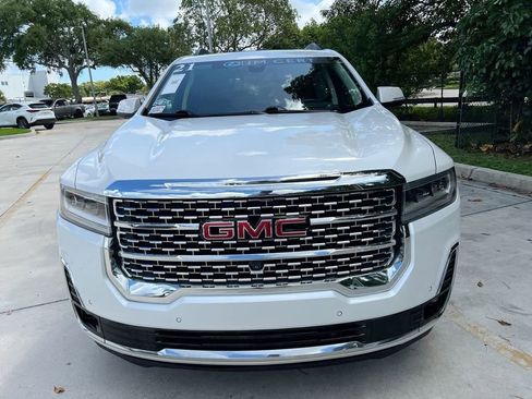 Used 2021 GMC Acadia Denali w/ Denali Technology Package FWD image 2