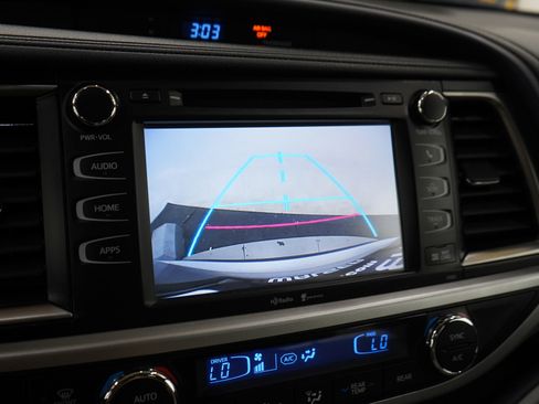 Used 2014 Toyota Highlander XLE AWD/4WD image 22