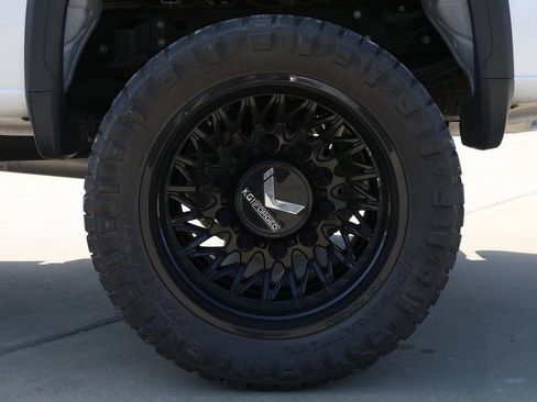 Used 2025 GMC Sierra 3500 Denali Ultimate AWD/4WD image 8