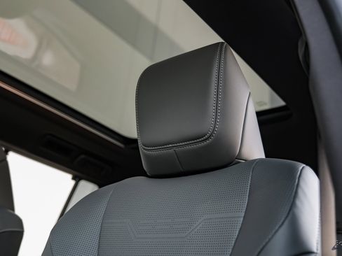 Used 2025 Lexus GX 550 image 28