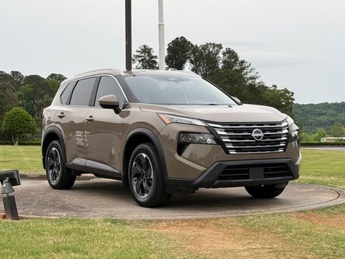 Used 2024 Nissan Rogue SV w/ SV Premium Package FWD image 23
