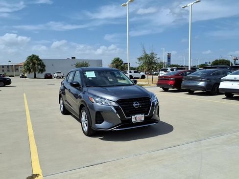 Used 2024 Nissan Kicks S FWD image 7
