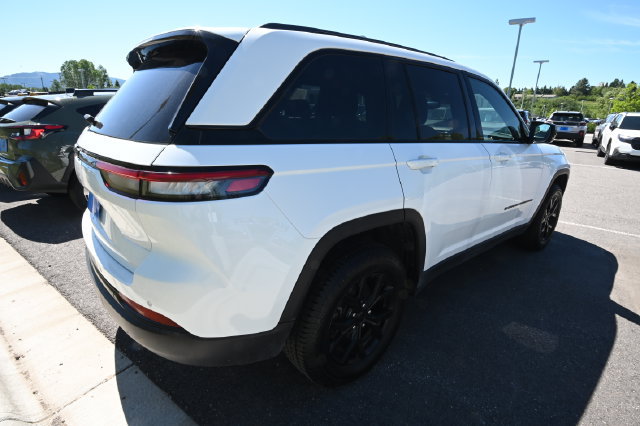 Used 2024 Jeep Grand Cherokee Altitude AWD/4WD image 12