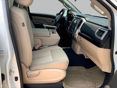 Used 2017 Nissan Titan SV RWD image 8