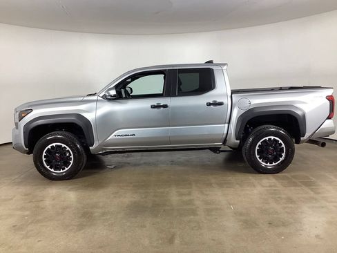 Used 2024 Toyota Tacoma TRD Off-Road AWD/4WD image 8