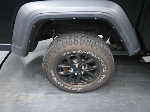 Used 2022 Jeep Gladiator Sport w/ Trailer Tow Package AWD/4WD image 10