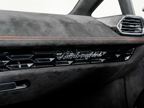 Used 2018 Lamborghini Huracan Performante image 44