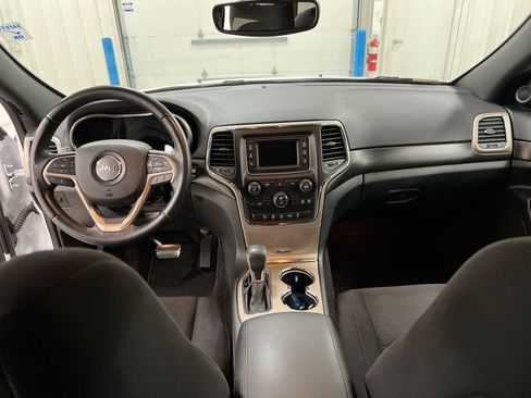 Used 2017 Jeep Grand Cherokee Laredo w/ Quick Order Package 2BE RWD image 10