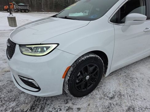 Used 2022 Chrysler Pacifica Touring-L image 31