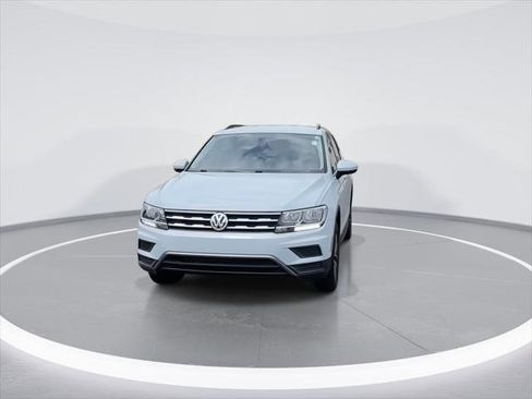 Used 2018 Volkswagen Tiguan SEL AWD/4WD image 3