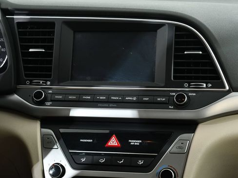Used 2018 Hyundai Elantra SEL w/ Cargo Package FWD image 9
