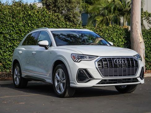 Used 2023 Audi Q3 2.0T Premium Plus w/ Premium Plus Package AWD/4WD image 3