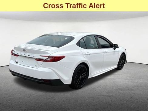 Used 2025 Toyota Camry SE FWD image 9