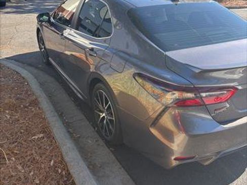 Certified 2022 Toyota Camry SE image 4