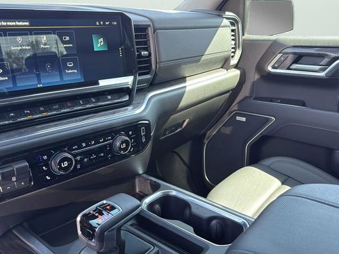 Used 2025 Chevrolet Silverado 1500 LTZ image 20