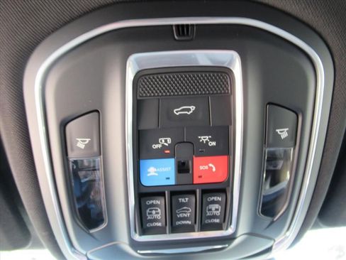 New 2026 Jeep Grand Cherokee Limited w/ Luxury Tech Group II RWD image 25