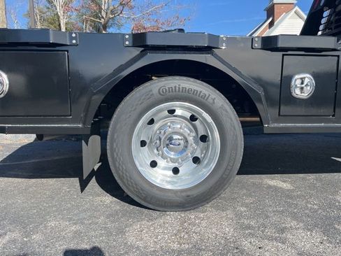 New 2025 Ford F550 XLT w/ XLT Value Package image 14