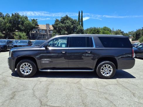 Used 2016 GMC Yukon XL SLT w/ HD Trailering Package RWD image 3