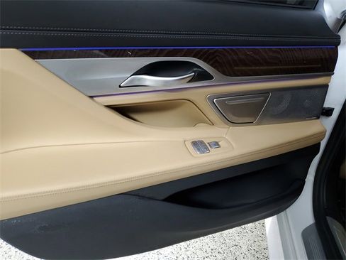 Used 2022 BMW 750i xDrive w/ Executive Package image 9