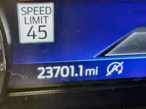 Used 2024 Ford Explorer Limited w/ Limited Technology Package RWD image 12