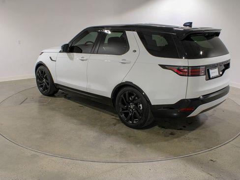 Used 2024 Land Rover Discovery Dynamic SE image 3