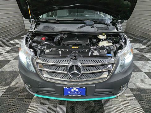Used 2019 Mercedes-Benz Metris Passenger image 34