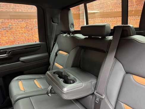 Used 2024 GMC Sierra 2500 AT4 w/ AT4 Premium Plus Package AWD/4WD image 12