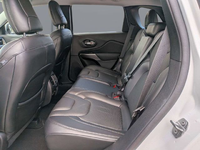 Used 2021 Jeep Cherokee Latitude Lux w/ Comfort/Convenience Group AWD/4WD image 16