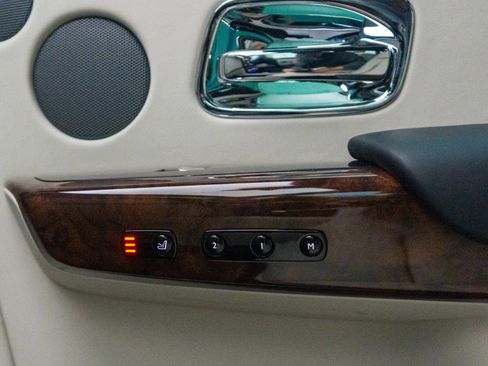 Used 2023 Rolls-Royce Phantom Sedan image 34