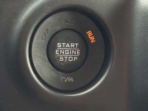 Used 2021 Jeep Wrangler Unlimited Sahara AWD/4WD image 21