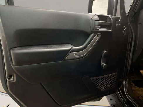 Used 2017 Jeep Wrangler Unlimited Sport w/ Connectivity Group AWD/4WD image 38