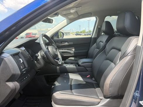 Used 2025 Nissan Pathfinder SL AWD/4WD image 11