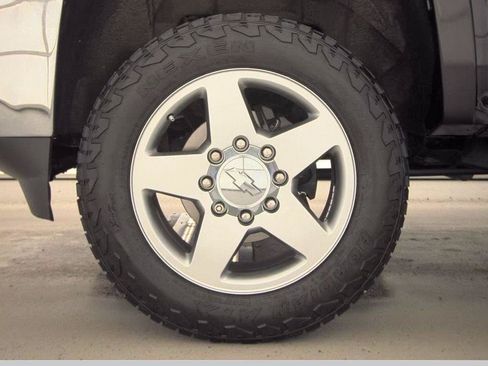 Used 2015 Chevrolet Silverado 2500 LTZ w/ LTZ Plus Package AWD/4WD image 7