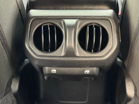 Used 2021 Jeep Wrangler Unlimited Sport image 29