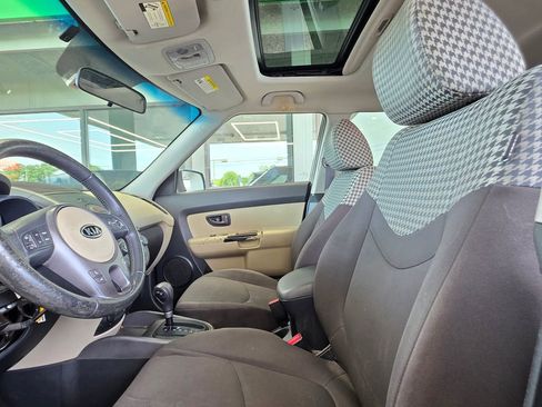 Used 2010 Kia Soul ! FWD image 8
