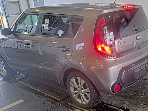 Used 2016 Kia Soul + FWD image 11