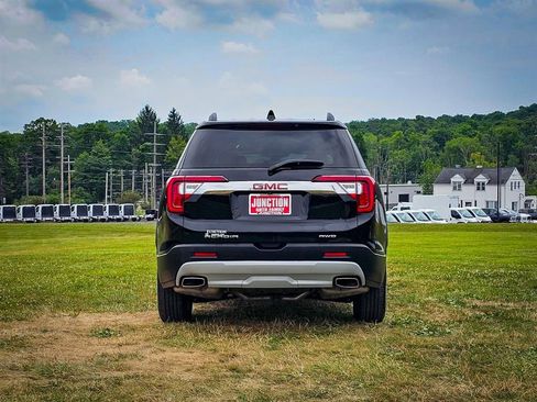 Certified 2023 GMC Acadia SLT w/ Preferred Package image 5