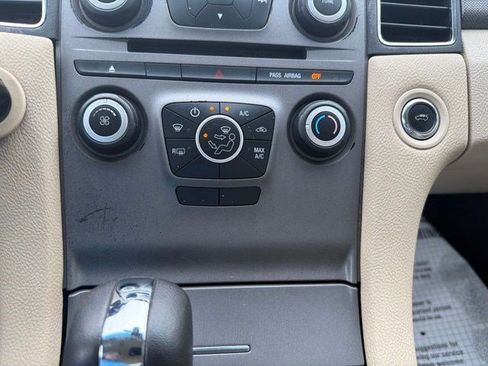 Used 2018 Ford Taurus SE FWD image 24