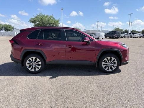 Used 2022 Toyota RAV4 XLE Premium AWD/4WD image 5